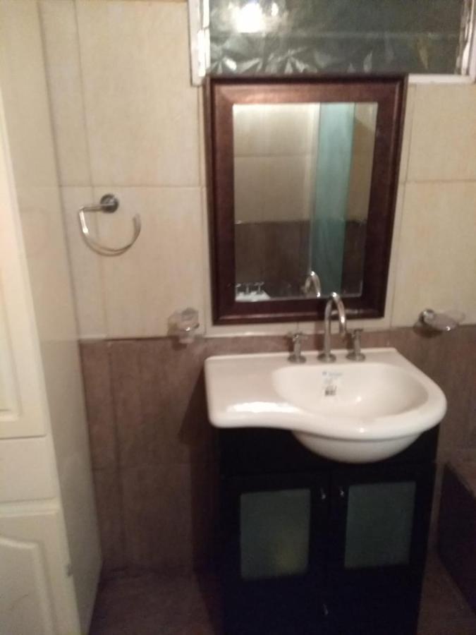 Luis'S House Ezeiza Airport Hotel Monte Grande Bagian luar foto